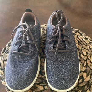 Allbirds Women’s wool comfort sneakers. Size 9. Navy /mauve trim. Like new.